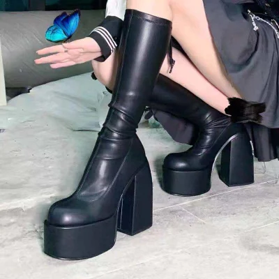 Superstarer 2021 nuove scarpe da donna con punta quadrata di grandi dimensioni e piattaforma con tacco spesso stivali invernali da donna